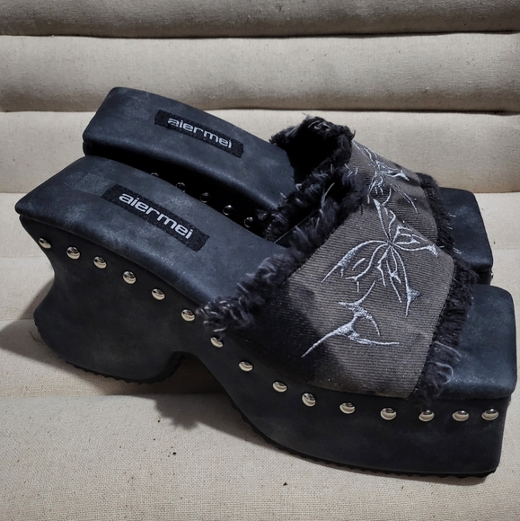 Aiermei butterfly platform sandal - women's 6 - Picture 4 of 7